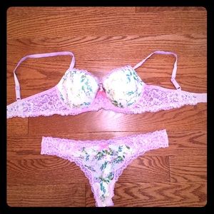 VS Dream Angels Bra & Thong set